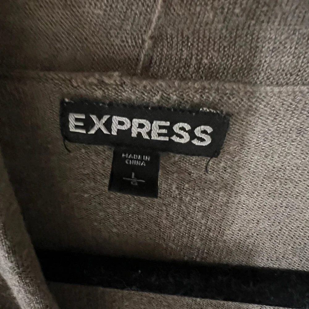 EXPRESS SLIM WOMANS VNECK SWEATER - Picture 3 of 3